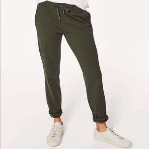Lululemon on the fly pant